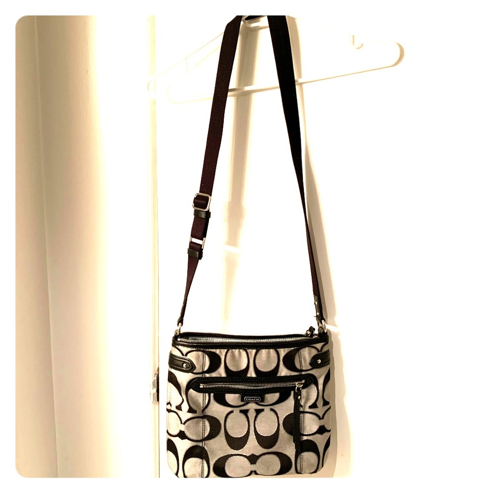 🌫Silver grey and black Coach bag🌫